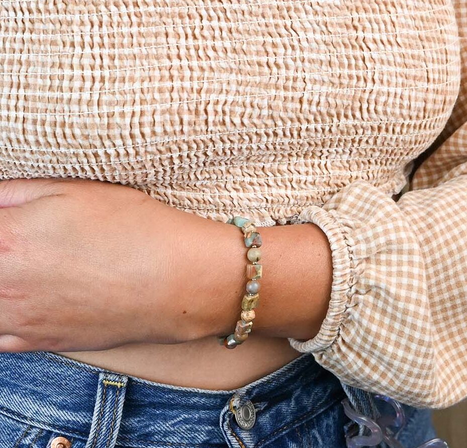 Bracelet de Jaspe Aqua Terra carrées et rondes avec spacer en or
